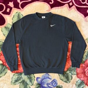 nike black crewneck sweater.